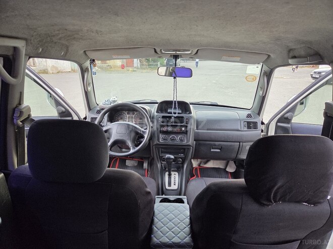 Mitsubishi Pajero io-7