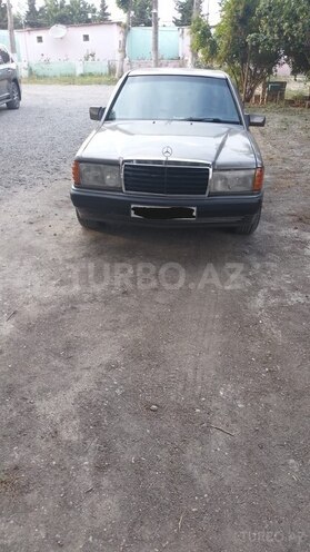 Mercedes 190-1