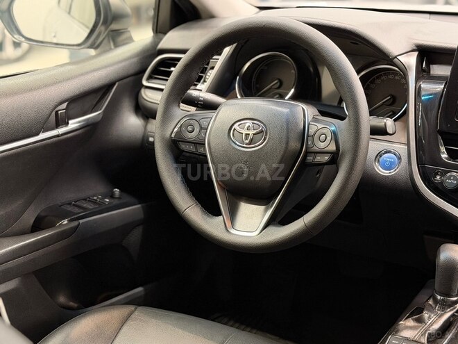 Toyota Camry-13