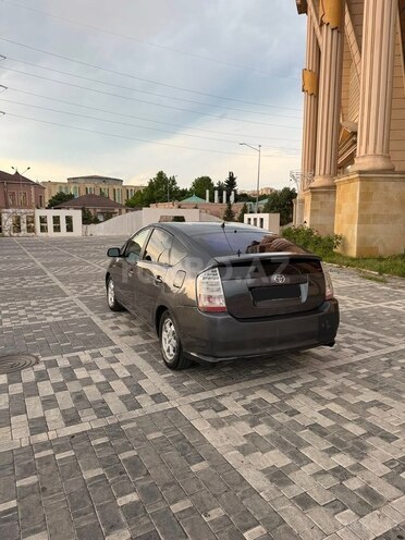 Toyota Prius-5