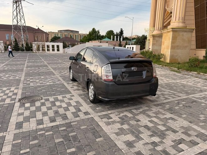 Toyota Prius-4