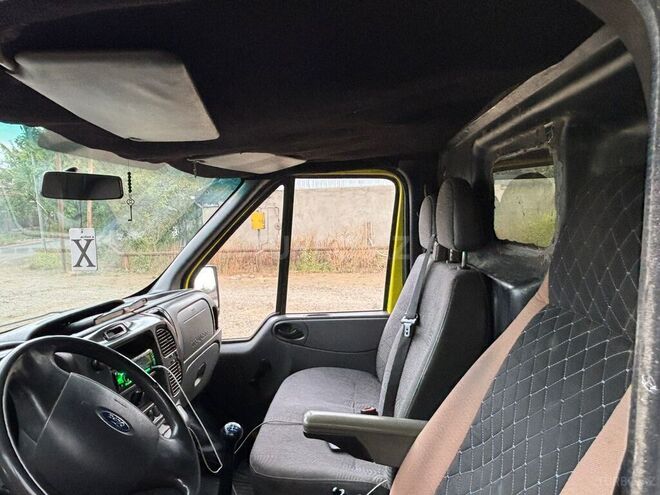 Ford Transit-4