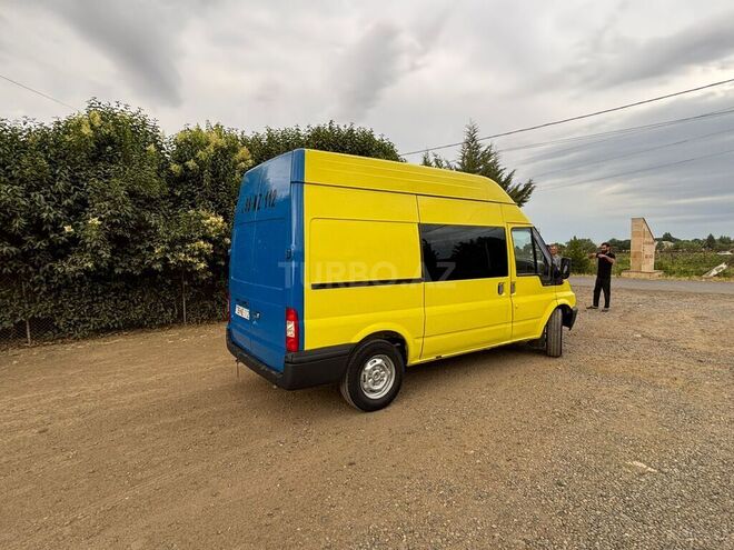 Ford Transit-3