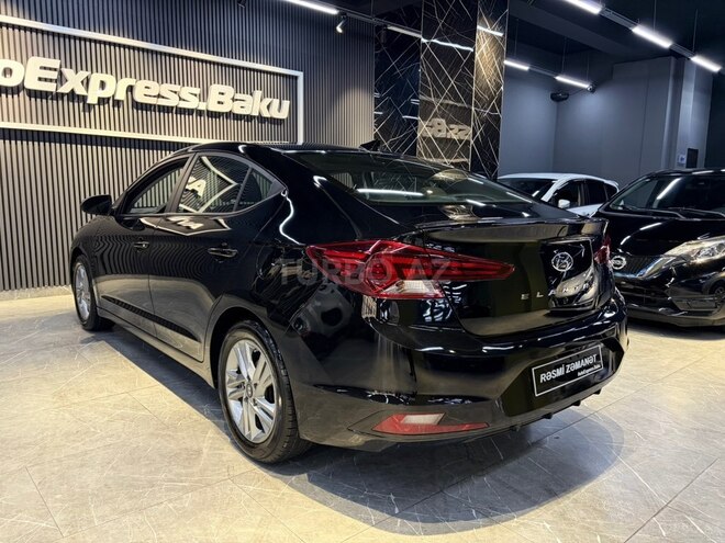 Hyundai Elantra-2