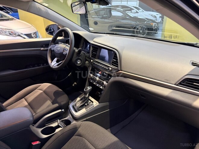 Hyundai Elantra-20