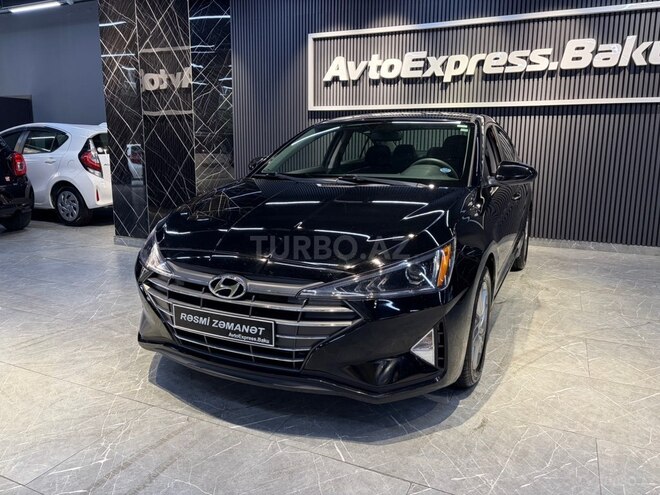 Hyundai Elantra-12