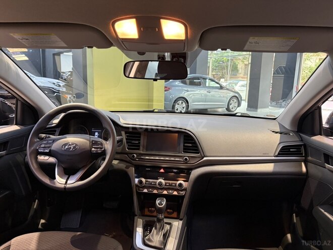 Hyundai Elantra-13