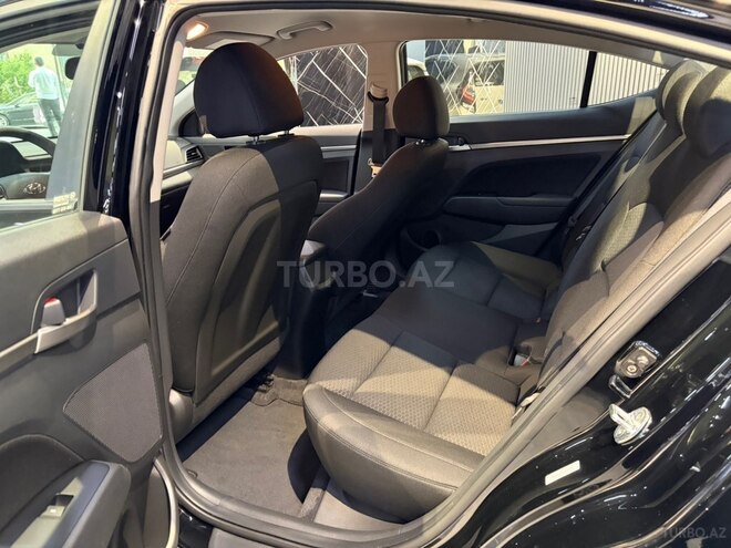 Hyundai Elantra-16