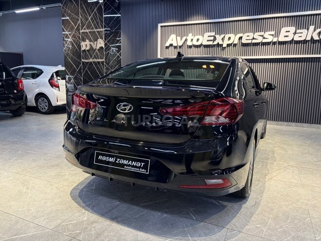 Hyundai Elantra-5