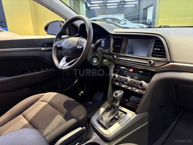 Hyundai Elantra-17