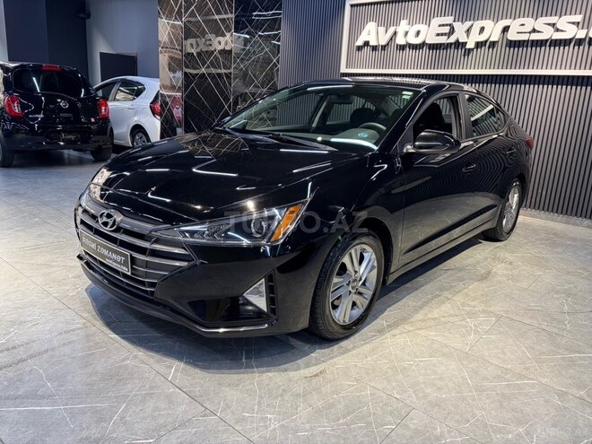 Hyundai Elantra-11