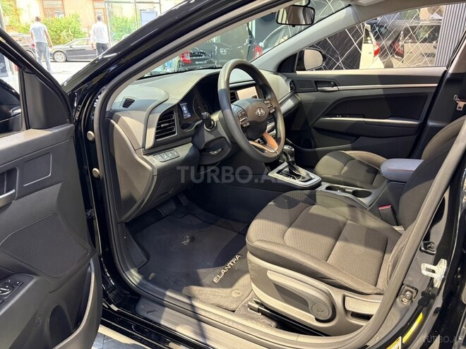 Hyundai Elantra-18