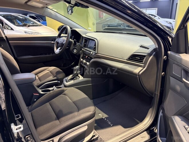 Hyundai Elantra-14