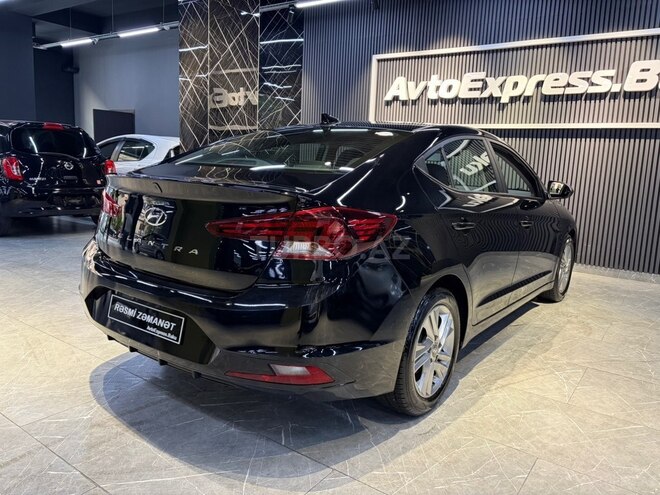 Hyundai Elantra-4