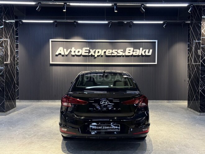 Hyundai Elantra-7