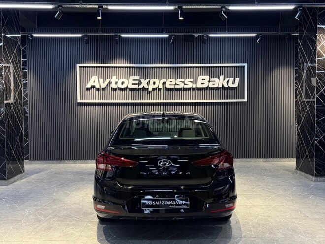 Hyundai Elantra-6