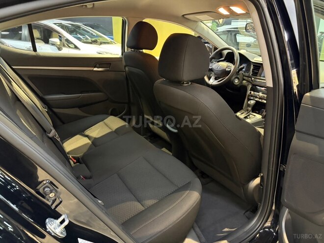Hyundai Elantra-15