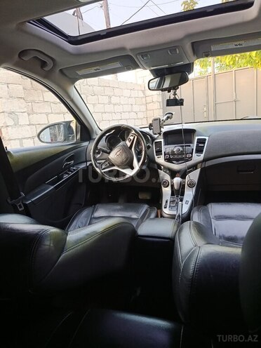 Chevrolet Cruze-12