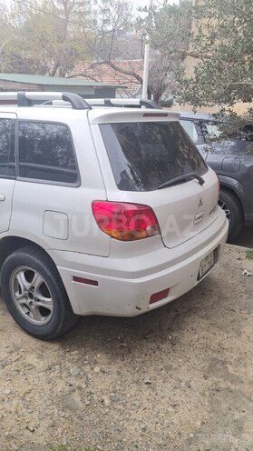 Mitsubishi Outlander-2