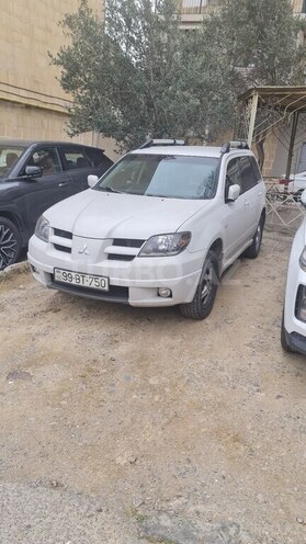 Mitsubishi Outlander-1
