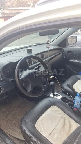 Mitsubishi Outlander-4