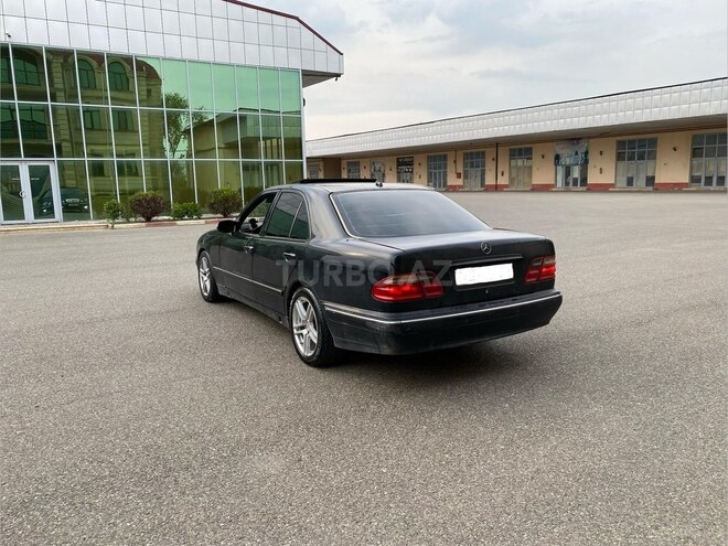 Mercedes E 320-5