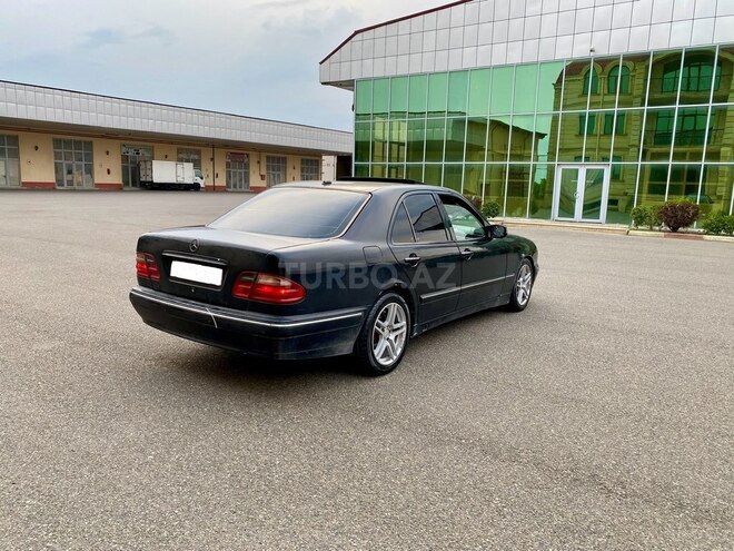 Mercedes E 320-4