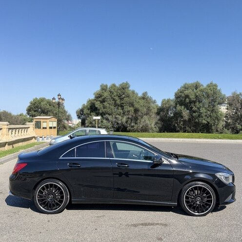 Mercedes CLA 200-2