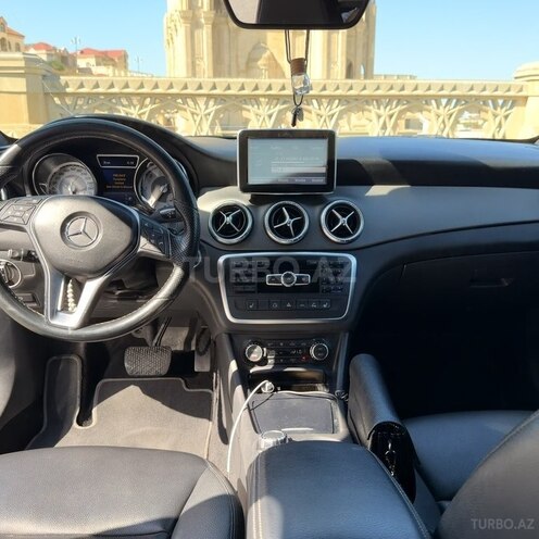 Mercedes CLA 200-12