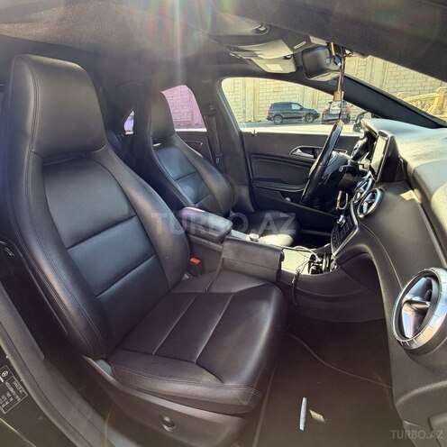 Mercedes CLA 200-13