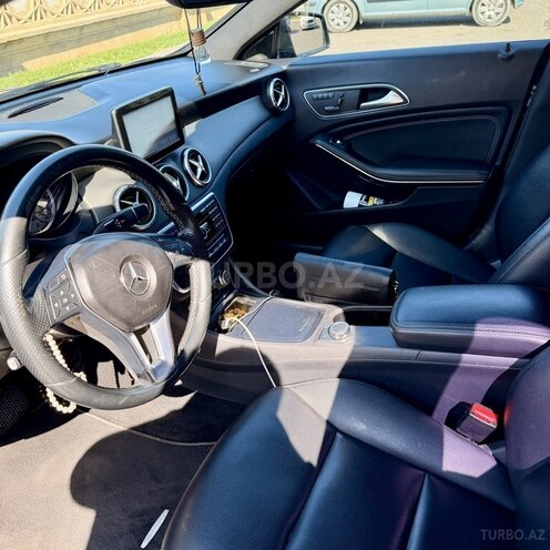 Mercedes CLA 200-11
