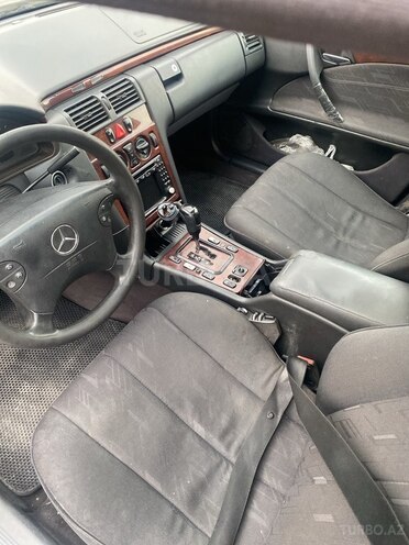 Mercedes E 320-10