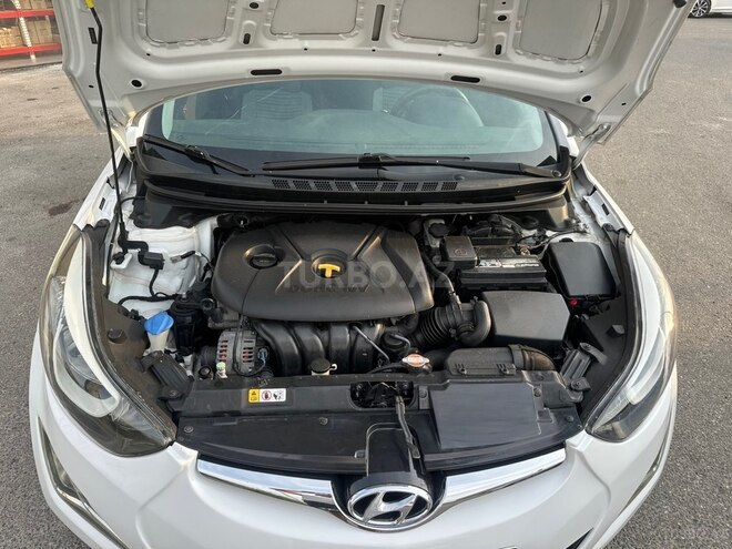Hyundai Elantra-12