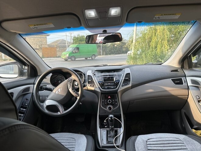 Hyundai Elantra-3