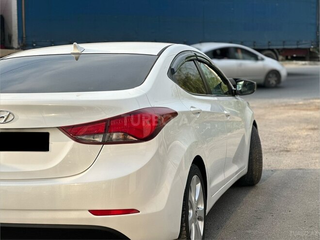 Hyundai Elantra-4