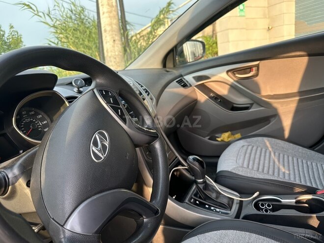 Hyundai Elantra-9