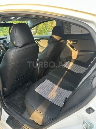 Hyundai Elantra-10