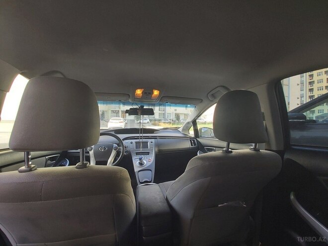 Toyota Prius-10