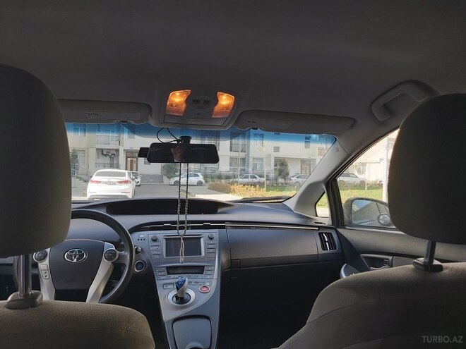 Toyota Prius-11