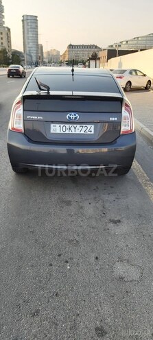 Toyota Prius-4