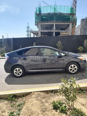 Toyota Prius-5