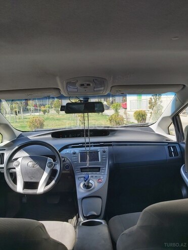 Toyota Prius-8