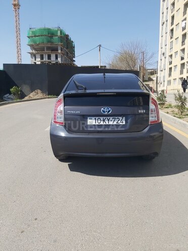 Toyota Prius-16