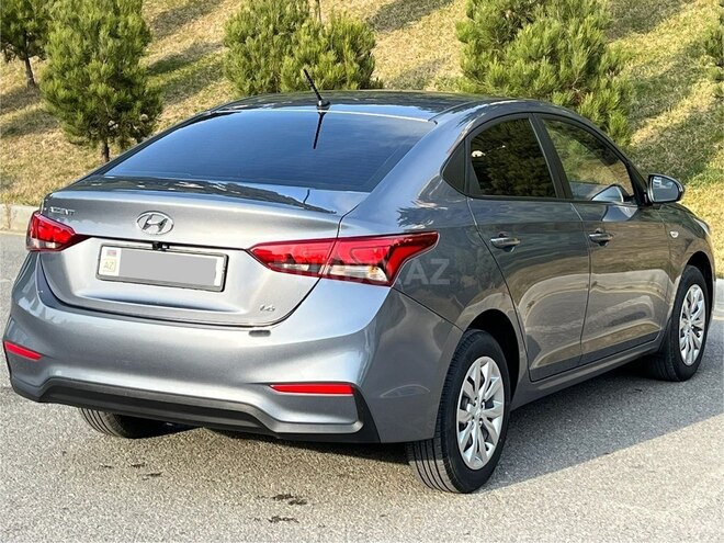 Hyundai Accent-5