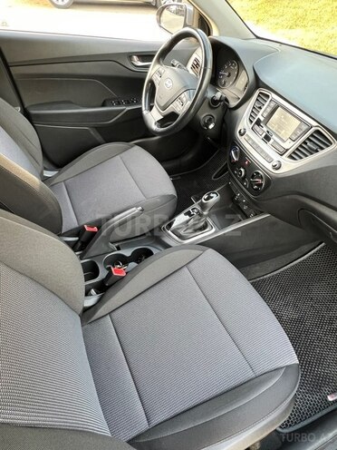 Hyundai Accent-7