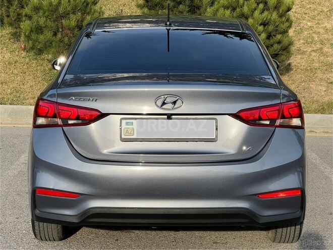 Hyundai Accent-2