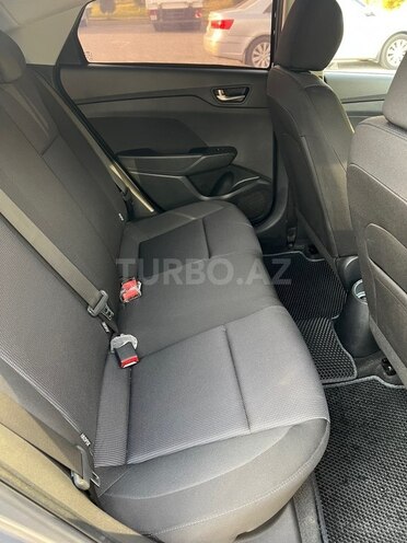 Hyundai Accent-9