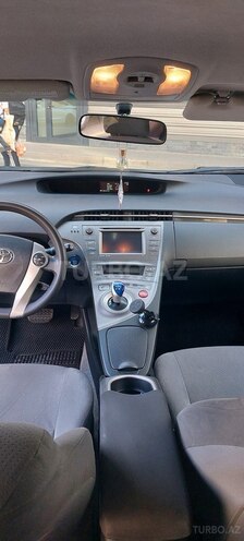 Toyota Prius-7