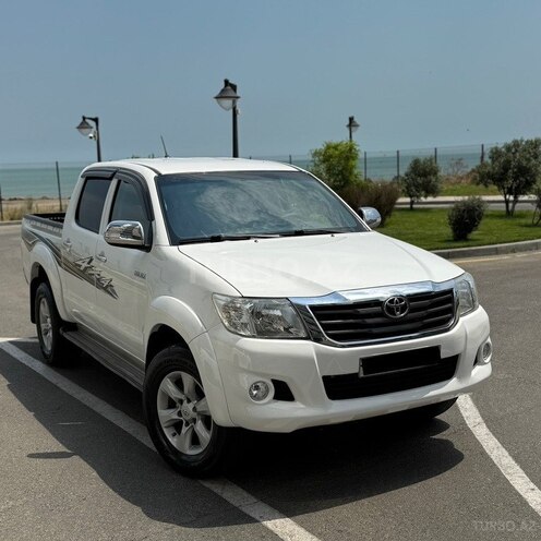 Toyota Hilux-2