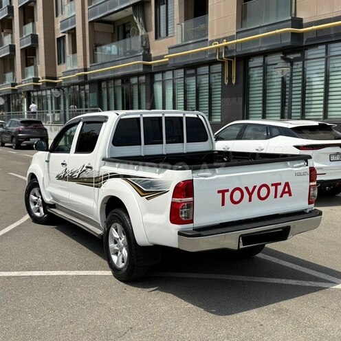 Toyota Hilux-4